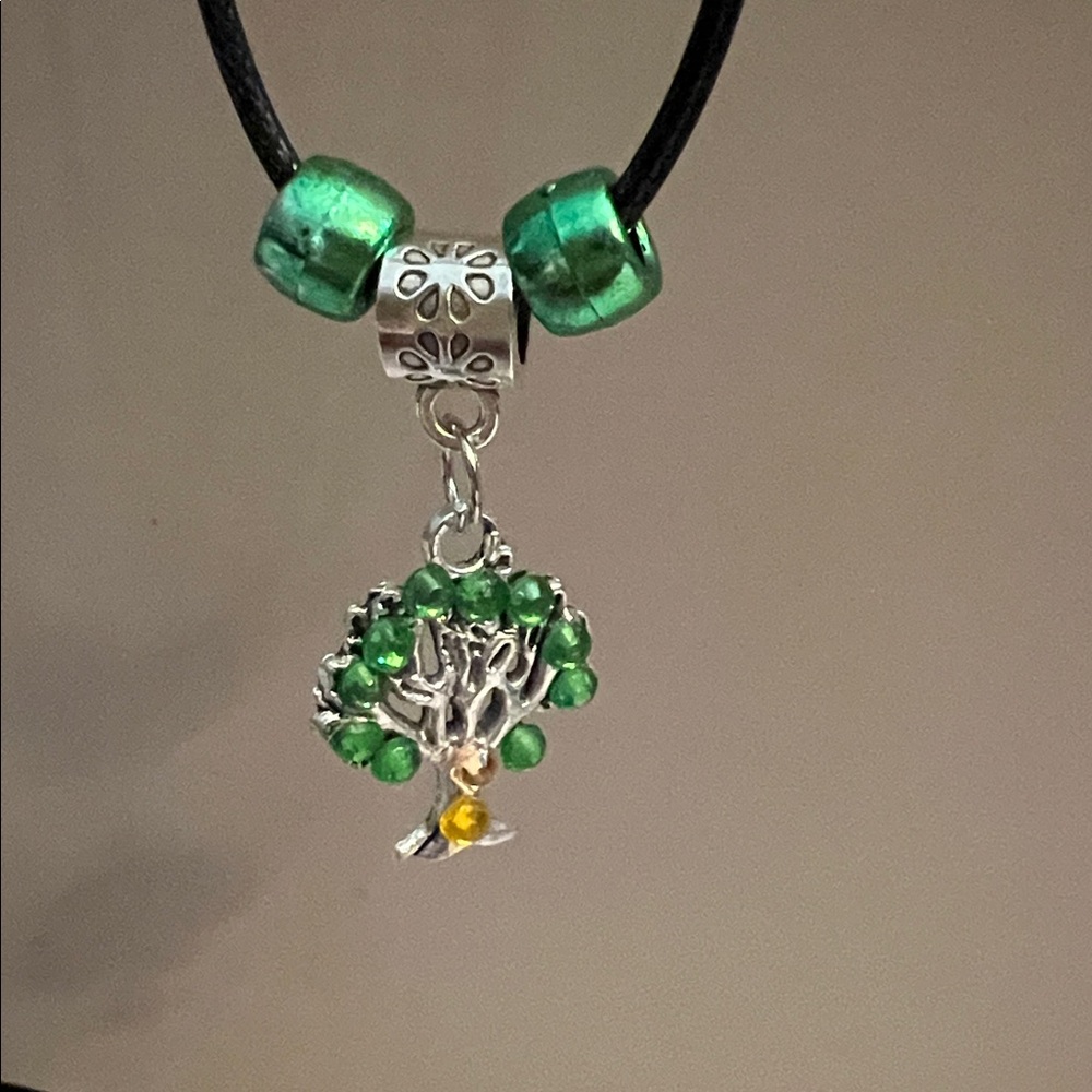 NWT Green Tree Pendant Necklace and Earrings Set